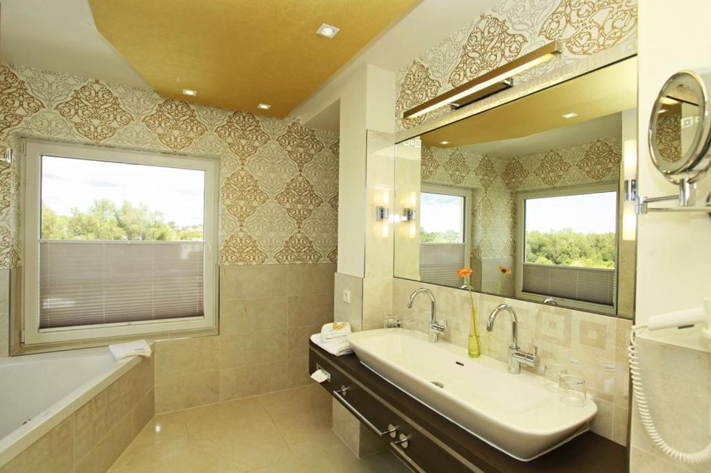 Hotel Warnow Росток Екстер'єр фото