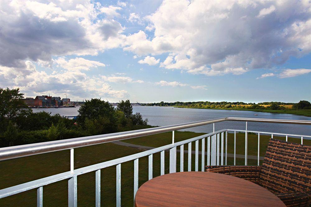 Hotel Warnow Росток Екстер'єр фото