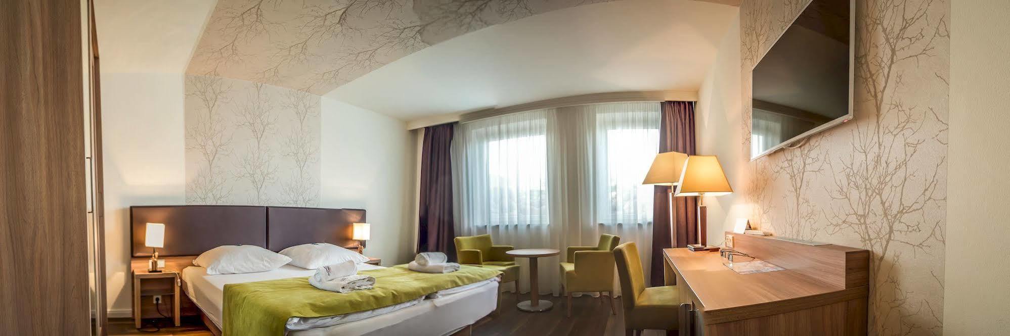 Hotel Warnow Росток Екстер'єр фото
