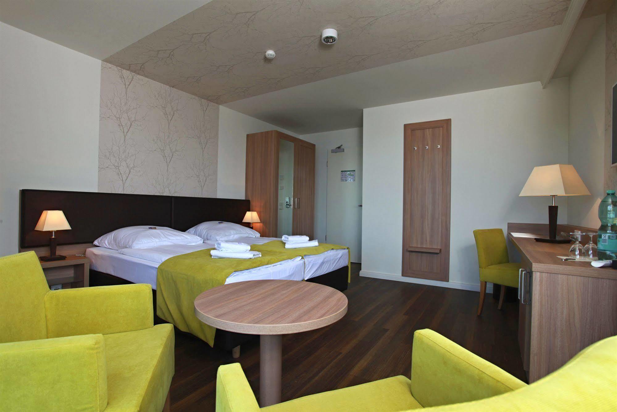Hotel Warnow Росток Екстер'єр фото