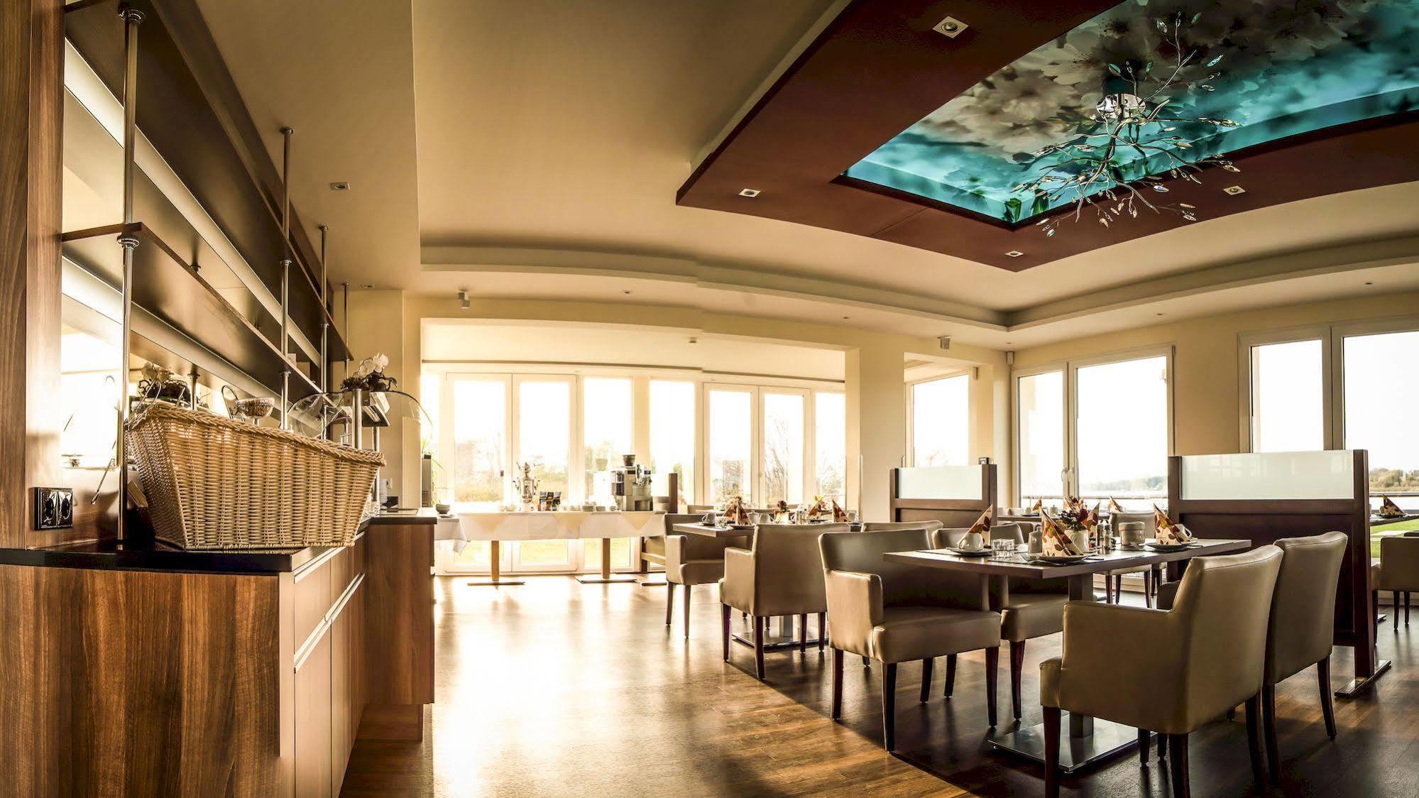 Hotel Warnow Росток Екстер'єр фото