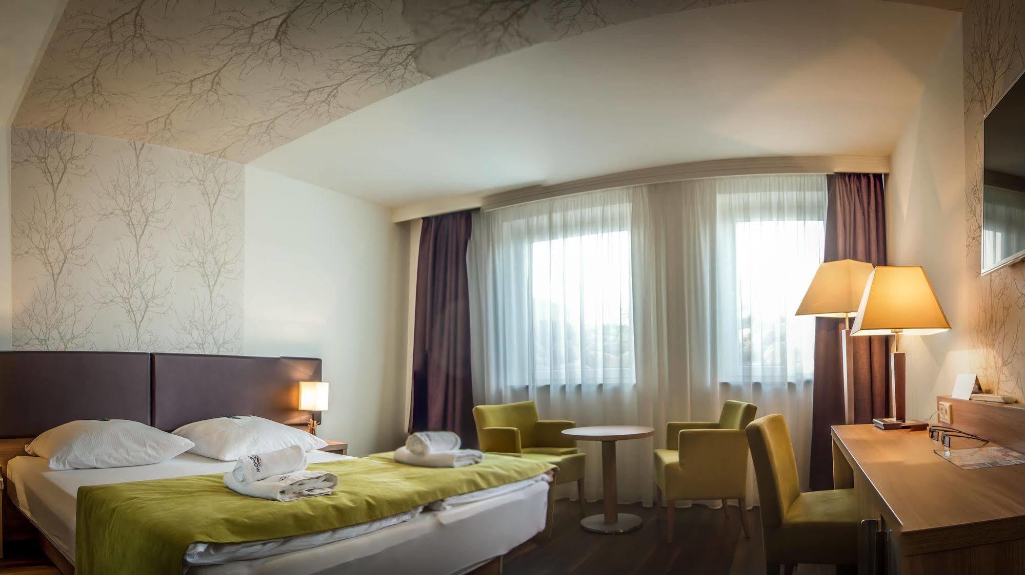 Hotel Warnow Росток Екстер'єр фото