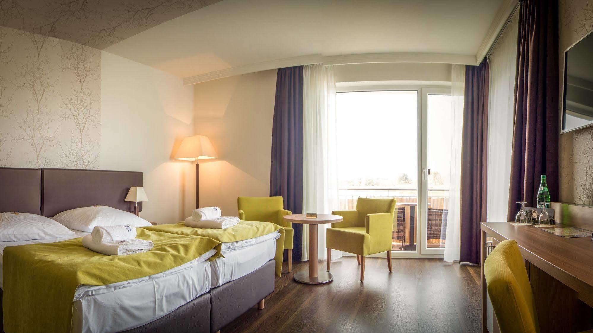 Hotel Warnow Росток Екстер'єр фото